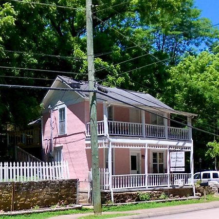 The Pink House On Main - Lower Юрика Спрингс Экстерьер фото