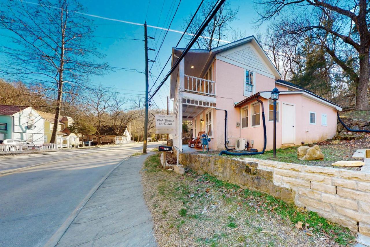 The Pink House On Main - Lower Юрика Спрингс Экстерьер фото